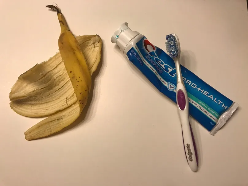 24830 banana peel teeth whitening 5