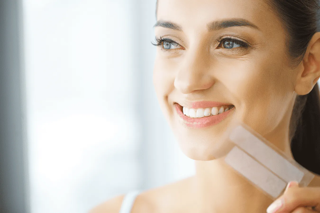 /img/24873-teeth-whitening-tips.webp