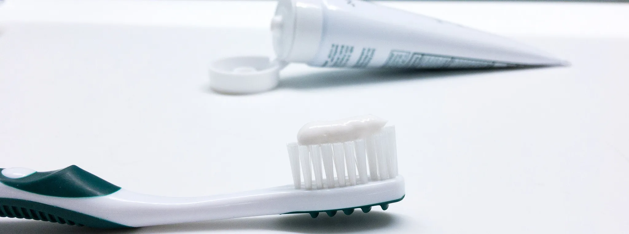 24884 types of whitening toothpaste