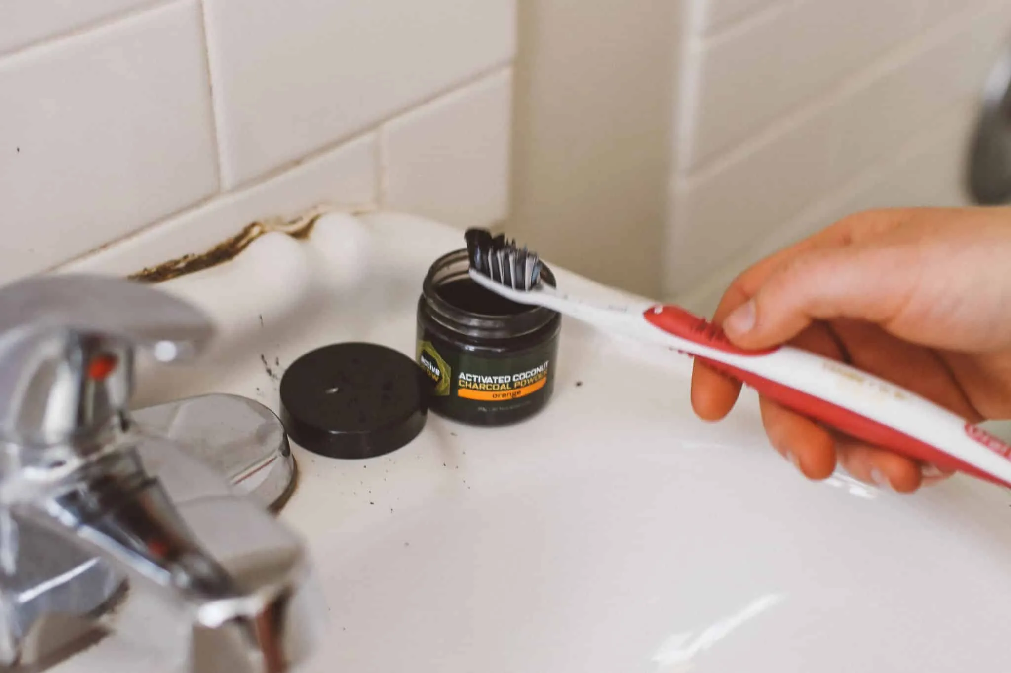 24923 activated charcoal teeth whitening 6
