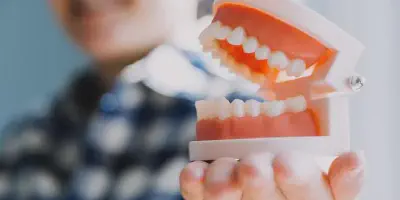 /img/24925-teeth-whitening-smiling.webp