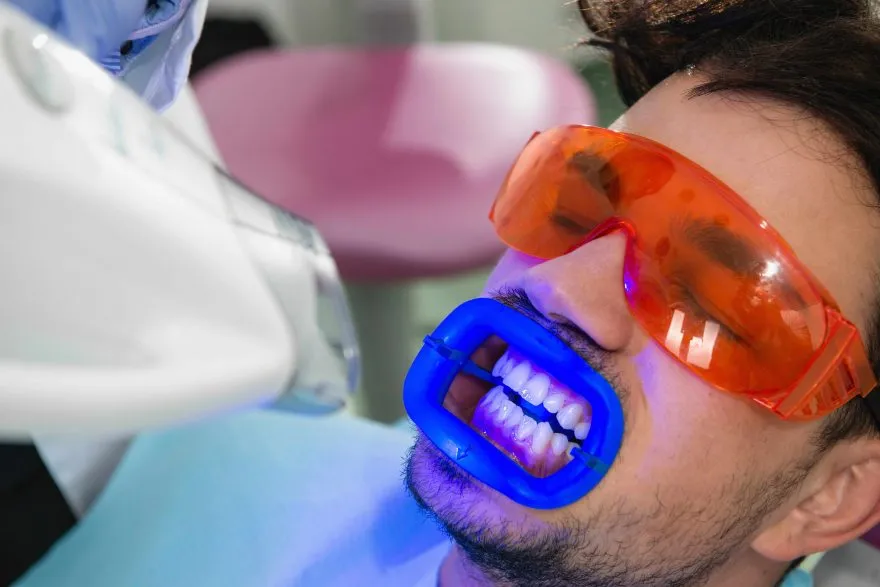 /img/24946-zoom-whitening-aftercare-8.webp