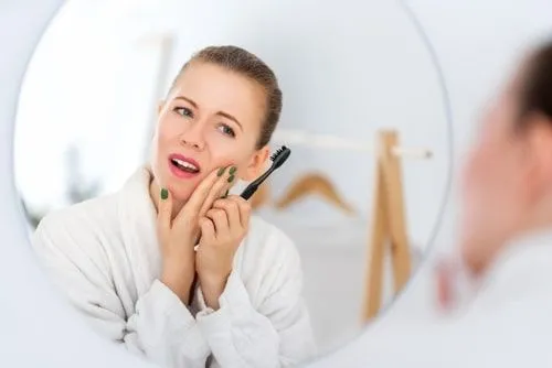/img/24977-teeth-whitening-sensitivity-7.webp