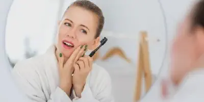 /img/24977-teeth-whitening-sensitivity-7.webp