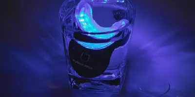 /img/24990-teeth-whitening-aftercare.webp