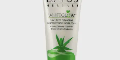 /img/25002-whiteglow-foam-application.webp