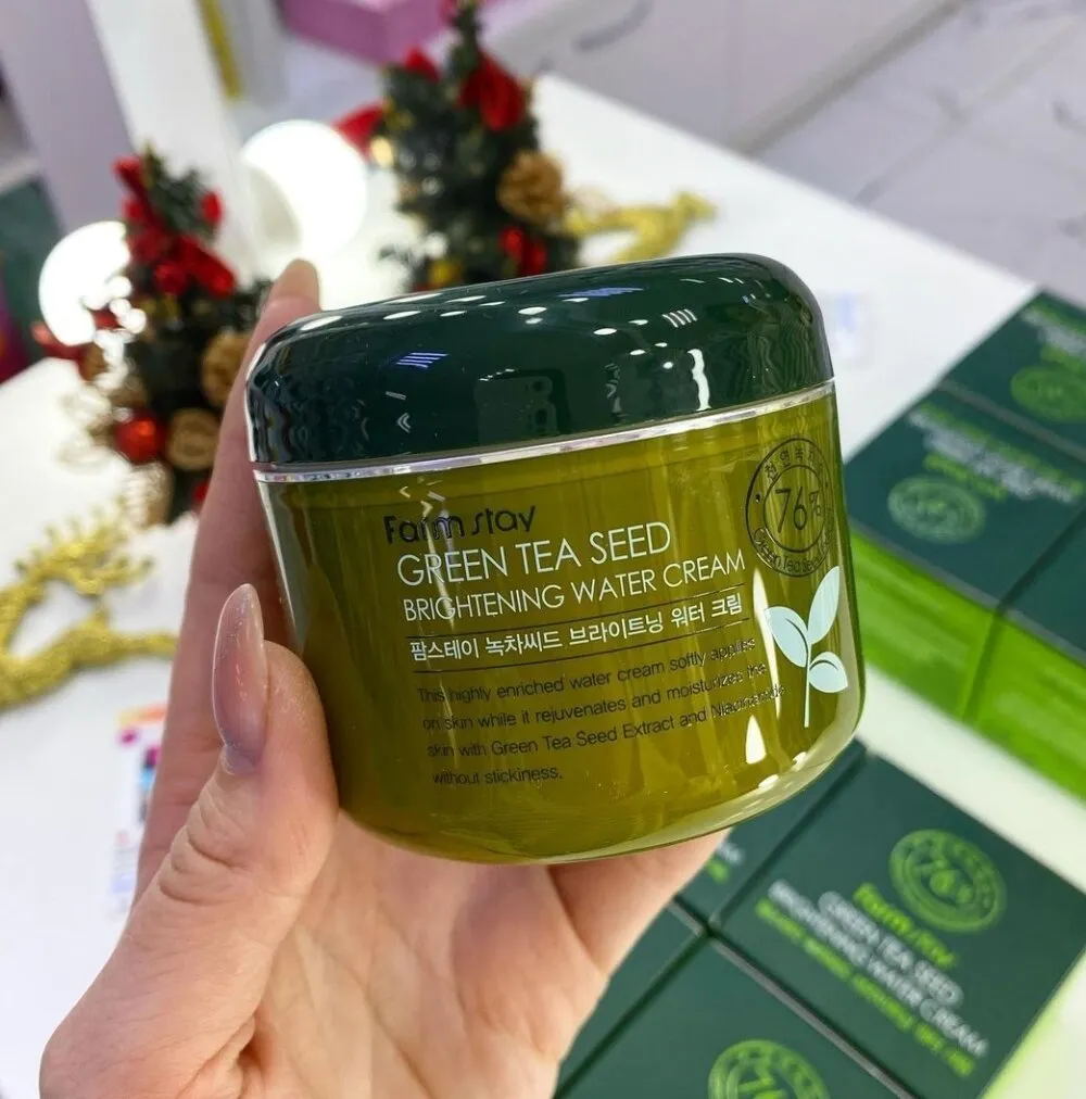 25021 lightweight moisturizer application